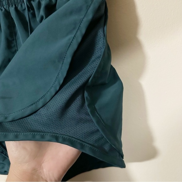 Nike Dri Fit Womens Green Tempo Running Shorts Size XS Athletic - Picture 8 of 8